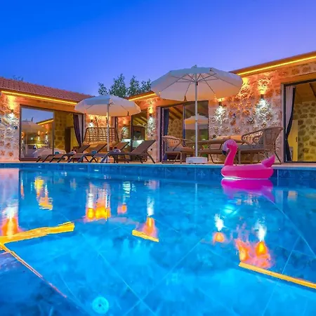 Saribelen Village 2 Bedroom With Private Garden And Pool *