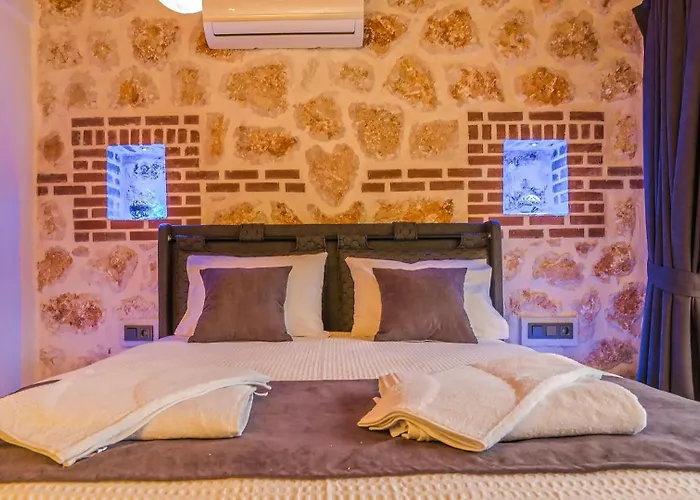 Saribelen Village 2 Bedroom With Private Garden And Pool *