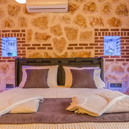 Saribelen Village 2 Bedroom With Private Garden And Pool *