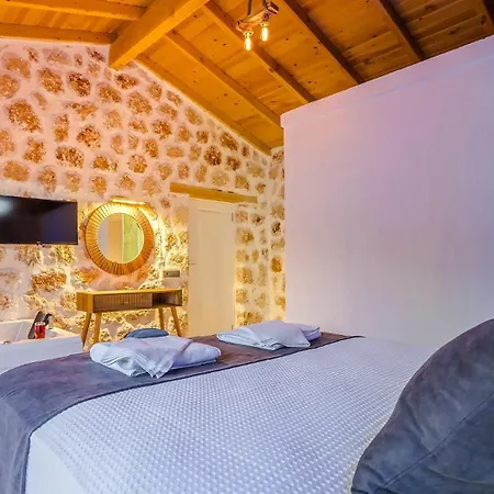 Saribelen Village 2 Bedroom With Private Garden And Pool فيلة *