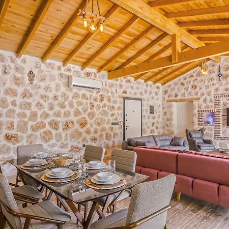 Saribelen Village 2 Bedroom With Private Garden And Pool *