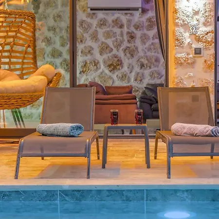 Saribelen Village 2 Bedroom With Private Garden And Pool كالكان