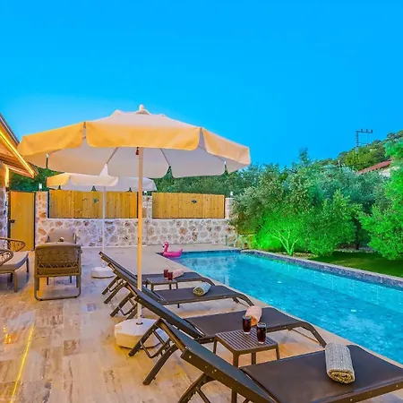 Saribelen Village 2 Bedroom With Private Garden And Pool كالكان